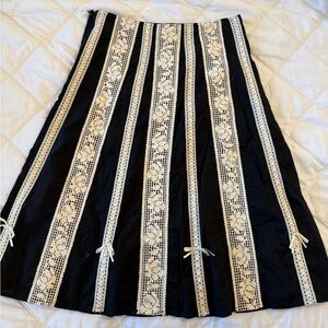 Odile (Anthropologie) Women’s skirt, size 0, black with cream lace